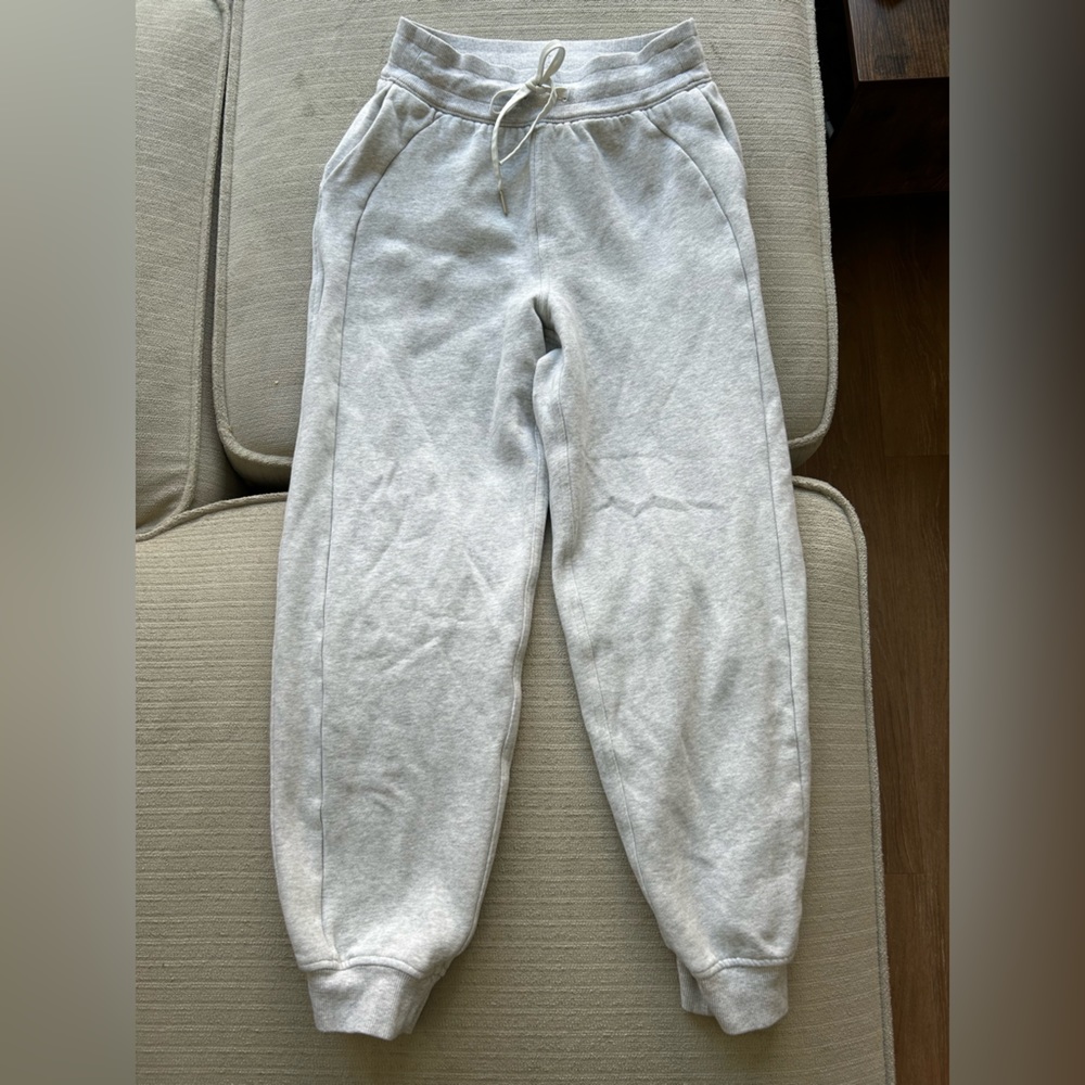 Lululemon Scuba Jogger (size 4)